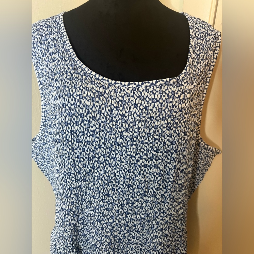Croft & Barrow Smocked Dress – 3X
FREE BONUS: Jones New York Skort (XXXL) - Picture 4 of 9